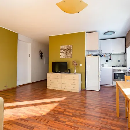 Apartment 100 Steps From *